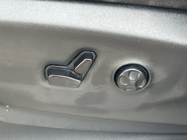 Used 2023 Chrysler Pacifica Touring-L FWD image 26