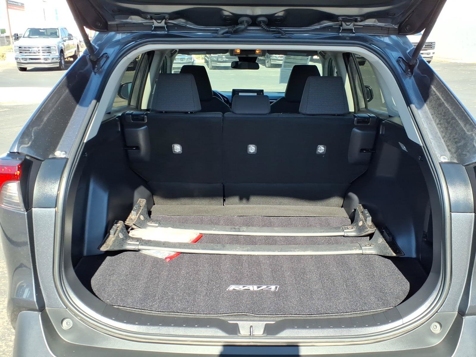 Used 2021 Toyota RAV4 LE w/ Carpet Mat Package (TMS) FWD image 15