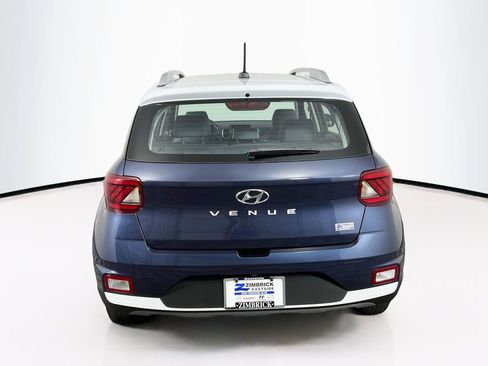 Certified 2025 Hyundai Venue Limited FWD image 6