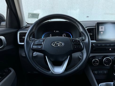 Used 2025 Hyundai Venue SEL image 33