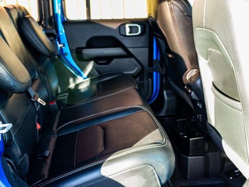 Used 2022 Jeep Wrangler Unlimited Sahara image 24