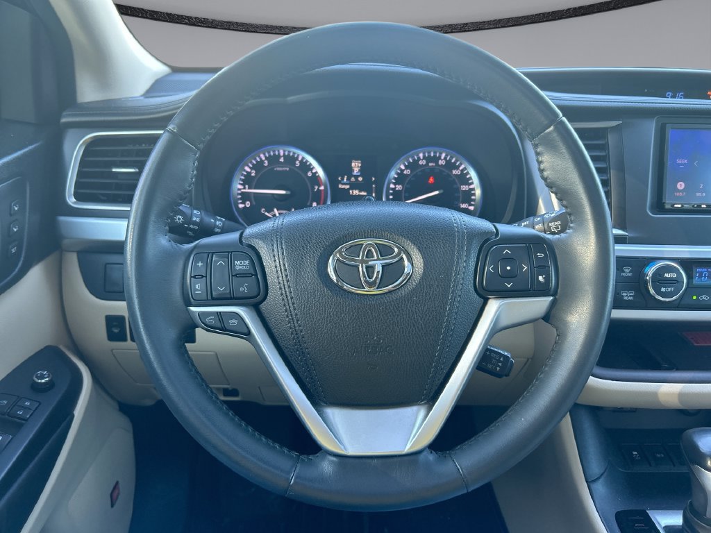Used 2016 Toyota Highlander Limited FWD image 16