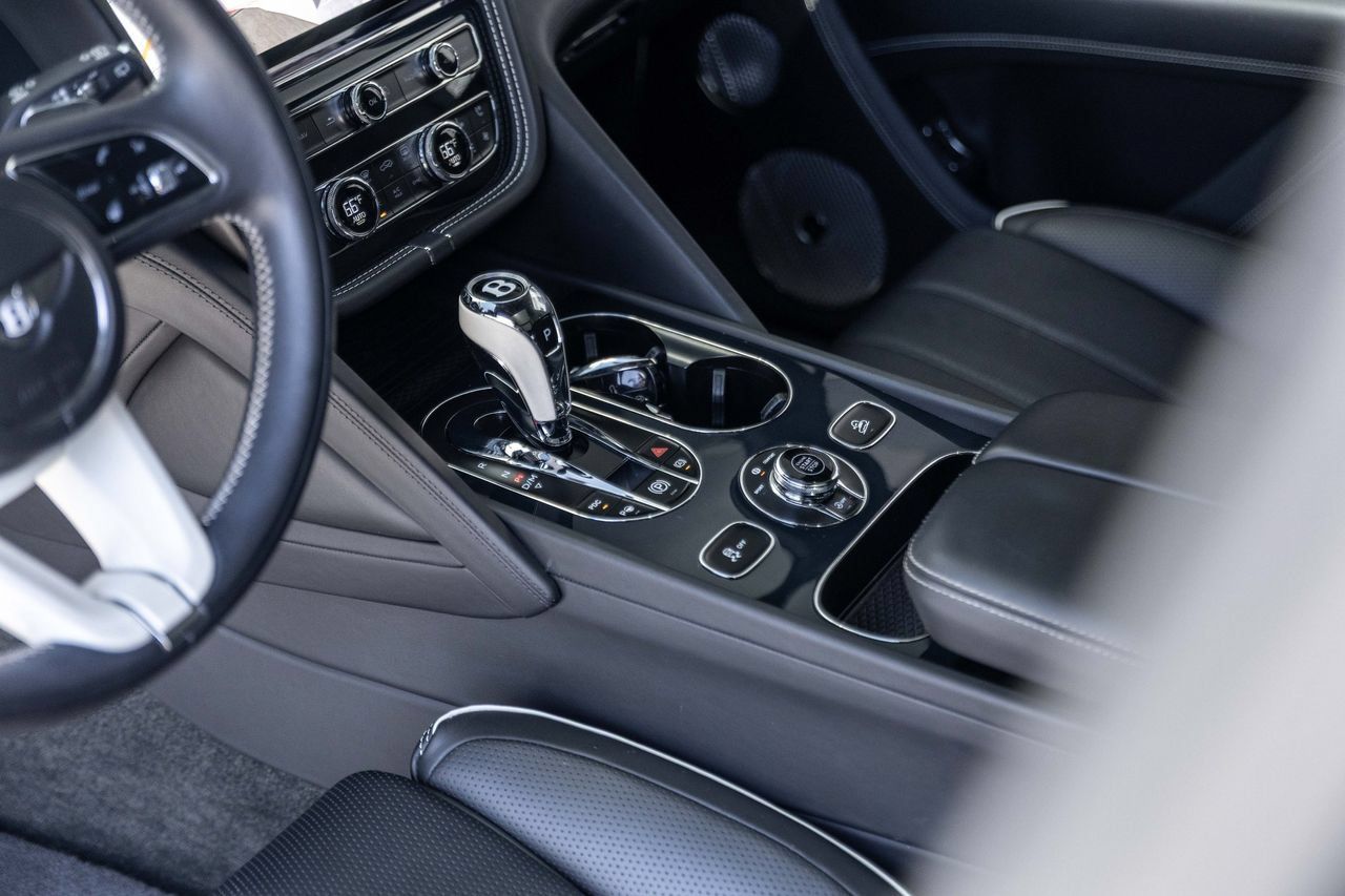 Certified 2023 Bentley Bentayga Extended Wheelbase AWD/4WD image 27