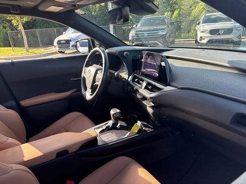 Used 2024 Lexus UX 250h FWD w/ Premium Package image 12