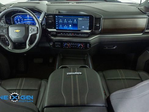 Used 2025 Chevrolet Silverado 2500 High Country w/ Technology Package AWD/4WD image 31