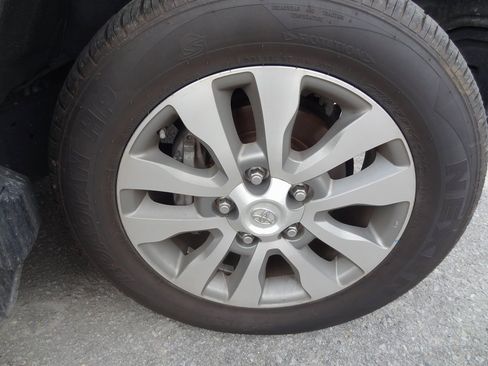 Used 2017 Toyota Sequoia Limited w/ Safety & Convenience Package image 7