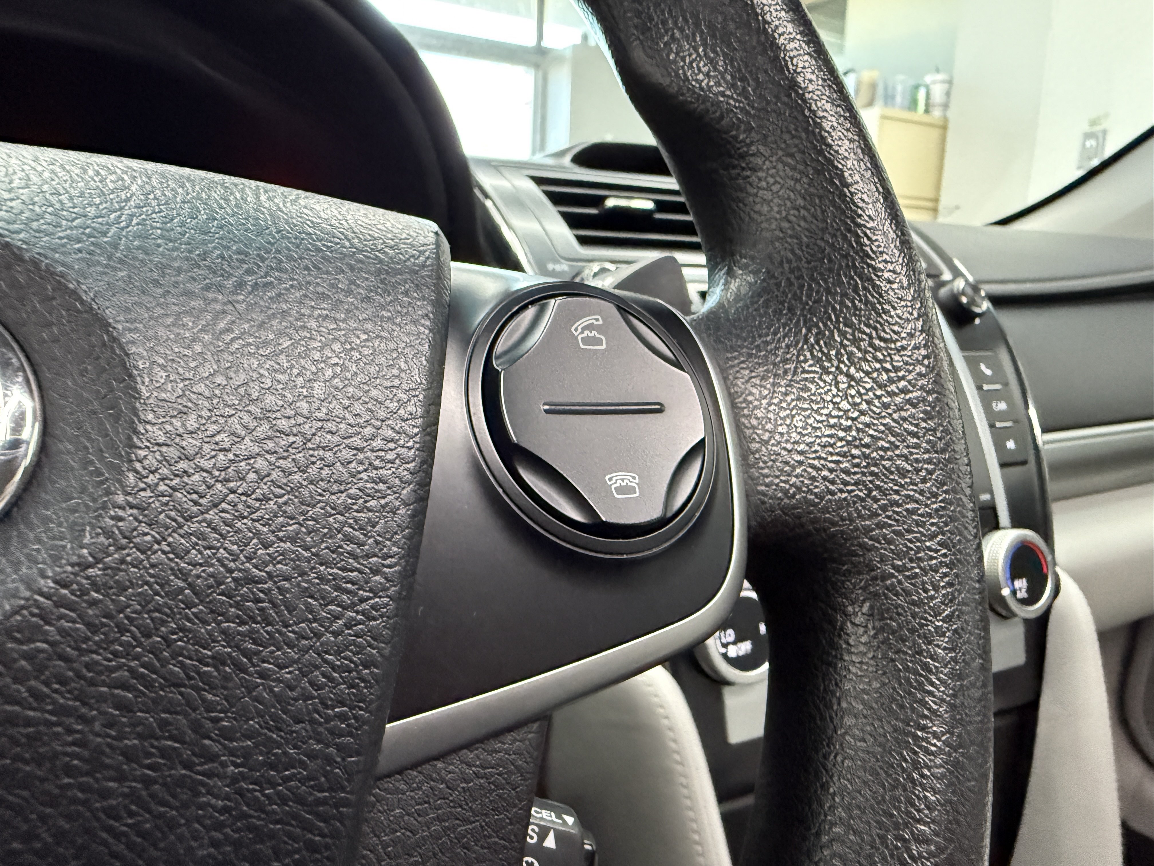 Used 2013 Toyota Camry LE FWD image 15