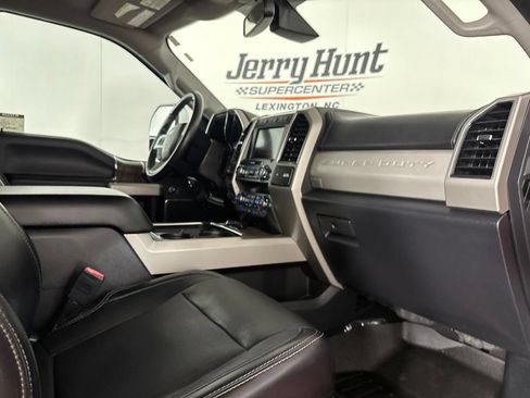 Used 2019 Ford F250 Lariat w/ Lariat Ultimate Package AWD/4WD image 30