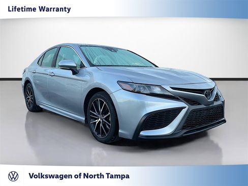 Used 2023 Toyota Camry SE FWD image 1