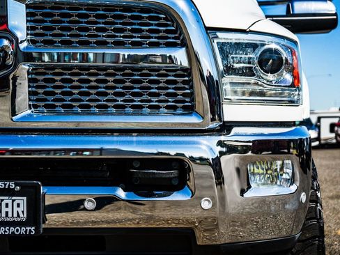 Used 2018 RAM 2500 Laramie AWD/4WD image 9