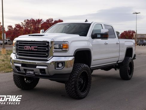 Used 2018 GMC Sierra 2500 SLT w/ Duramax Plus Package image 5