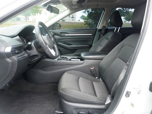 Used 2021 Nissan Altima 2.5 SV w/ SV Premium Package FWD image 16