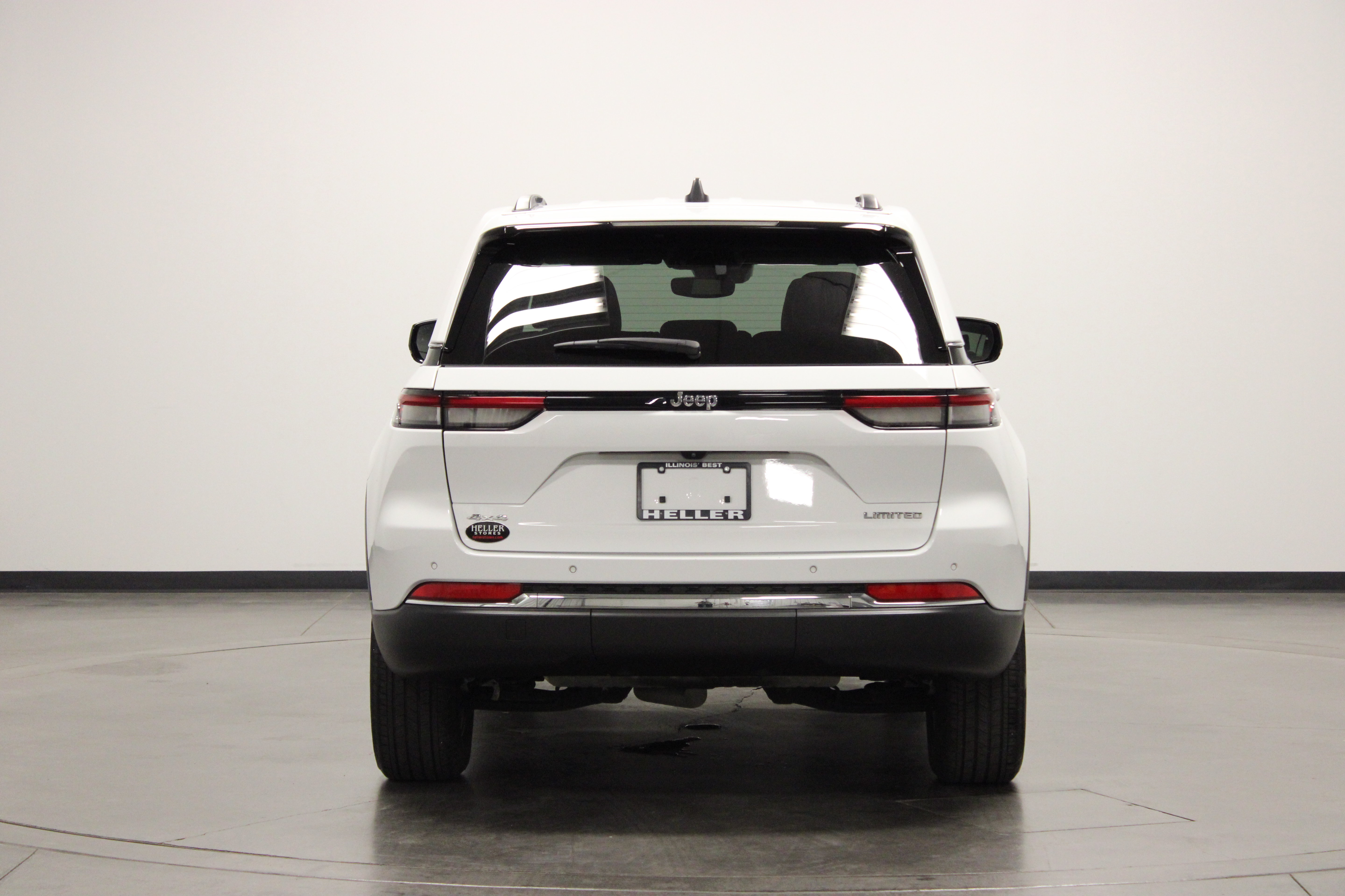 Used 2023 Jeep Grand Cherokee Limited AWD/4WD image 7