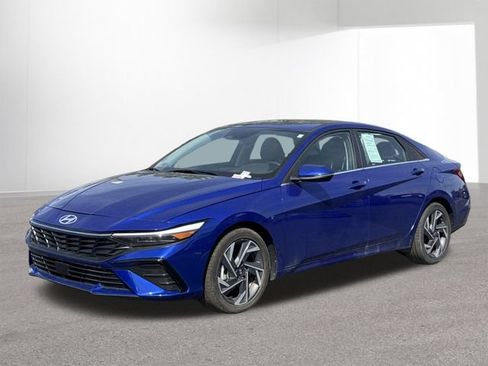 Used 2025 Hyundai Elantra Limited FWD image 12