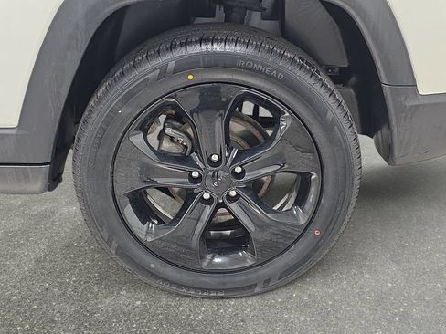 Used 2019 Jeep Compass Latitude AWD/4WD image 30