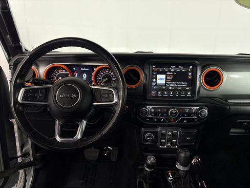 Used 2023 Jeep Wrangler Unlimited Sahara w/ LED Lighting Group AWD/4WD image 3