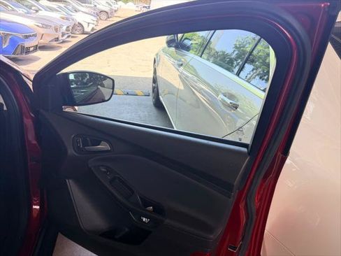 Used 2016 Ford Focus SE FWD image 13