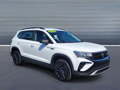 Used 2023 Volkswagen Taos S image 2