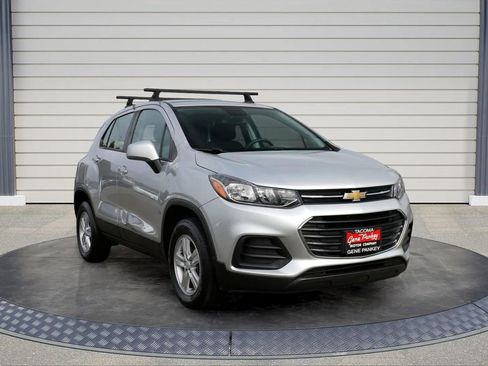 Used 2017 Chevrolet Trax LS AWD/4WD image 1