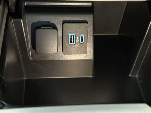 Used 2021 Ford Explorer XLT w/ Equipment Group 202A image 27