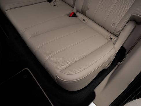 Used 2024 Bentley Bentayga AWD/4WD image 67
