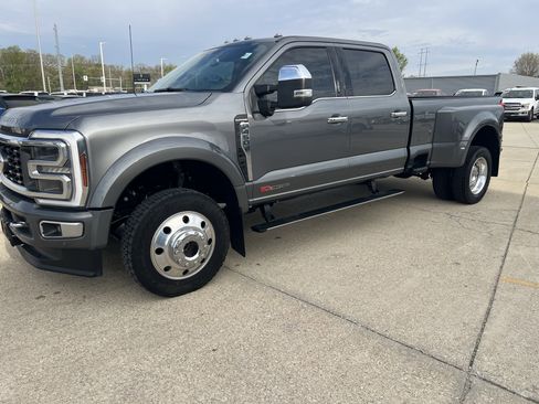 Used 2024 Ford F450 Platinum image 14