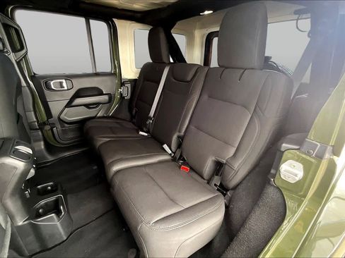 Used 2022 Jeep Wrangler Unlimited Sahara AWD/4WD image 19