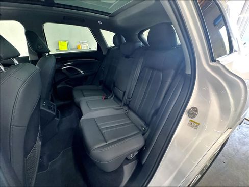 Used 2025 Audi Q5 Premium AWD/4WD image 27