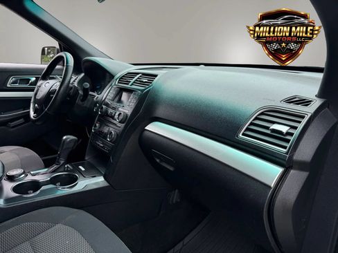 Used 2016 Ford Explorer XLT AWD/4WD image 19