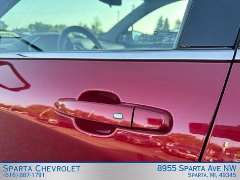 Used 2018 Chevrolet Equinox LT w/ Sun & Infotainment Package AWD/4WD image 9