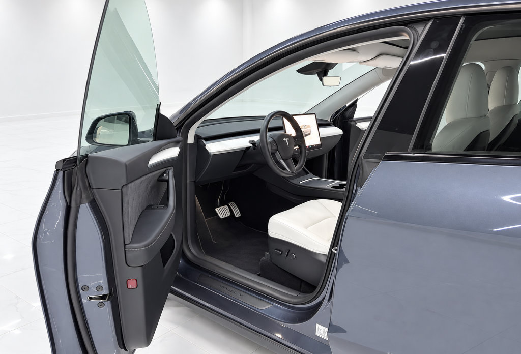 Used 2023 Tesla Model Y Performance AWD/4WD image 28