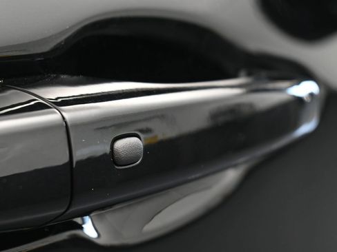 Used 2025 Jeep Compass Latitude image 35