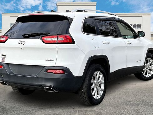 Used 2016 Jeep Cherokee Latitude w/ Cold Weather Group image 2