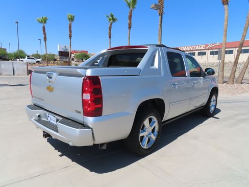 Used 2012 Chevrolet Avalanche LTZ AWD/4WD image 8