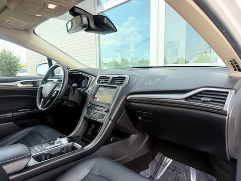 Used 2018 Ford Fusion SE w/ Equipment Group 602A FWD image 21