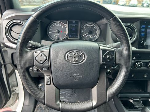 Used 2017 Toyota Tacoma TRD Sport w/ Tow Package (A/T) AWD/4WD image 13