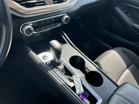 Used 2025 Nissan Altima 2.5 SV FWD image 25