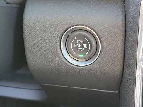 Used 2026 GMC Acadia Elevation w/ Elevation Premium Package FWD image 17
