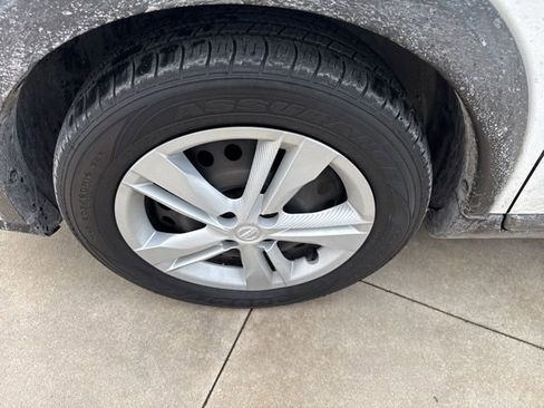 Used 2022 Nissan Kicks S image 11