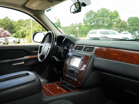 Used 2013 Chevrolet Avalanche LTZ RWD image 14