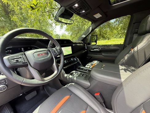 Used 2026 GMC Sierra 2500 AT4 w/ AT4 Premium Plus Package AWD/4WD image 11