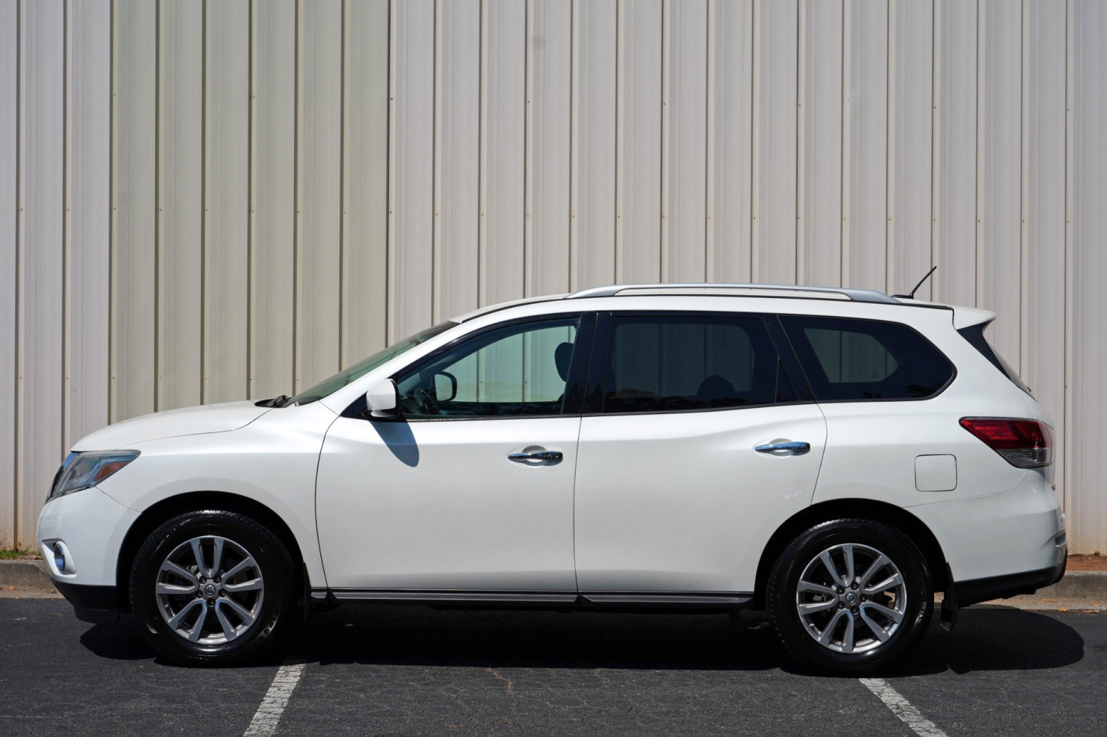 Used 2015 Nissan Pathfinder SV w/ Trailer Tow Package FWD image 45