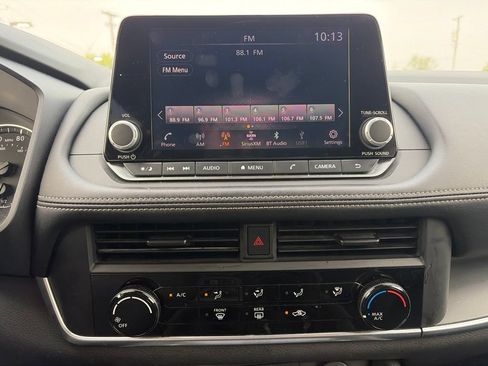 Used 2024 Nissan Rogue S FWD image 11