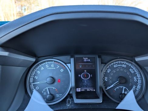 Used 2019 Toyota Tacoma TRD Off-Road w/ Technology Package image 22