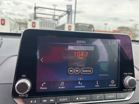 Used 2025 Nissan Altima 2.5 SV image 22