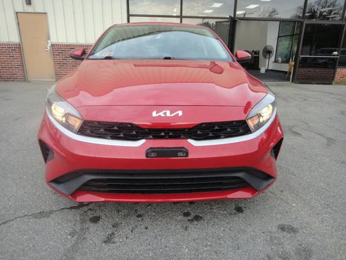 Used 2023 Kia Forte LXS w/ LXS Technology Package FWD image 2