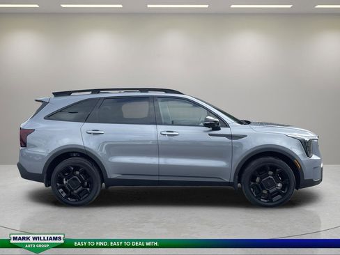 Used 2025 Kia Sorento SX Prestige w/ Olive Brown Leather Package AWD/4WD image 2