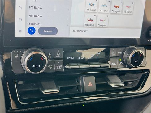 Used 2023 Toyota Highlander XSE AWD/4WD image 15