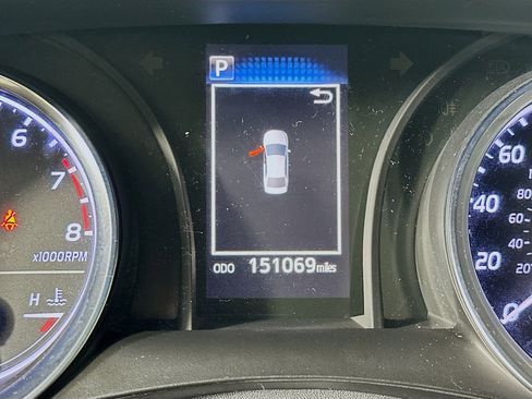 Used 2018 Toyota Camry SE w/ Moonroof Package image 18