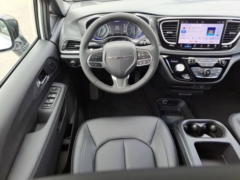 New 2026 Chrysler Pacifica Select FWD image 11